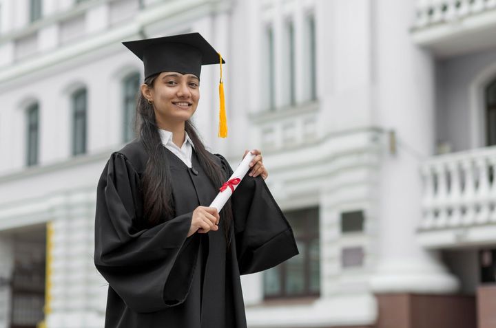 MBA Program Overview: Learn Specializations, Admission Requirement, Career Opportunities, and Industry Knowledge