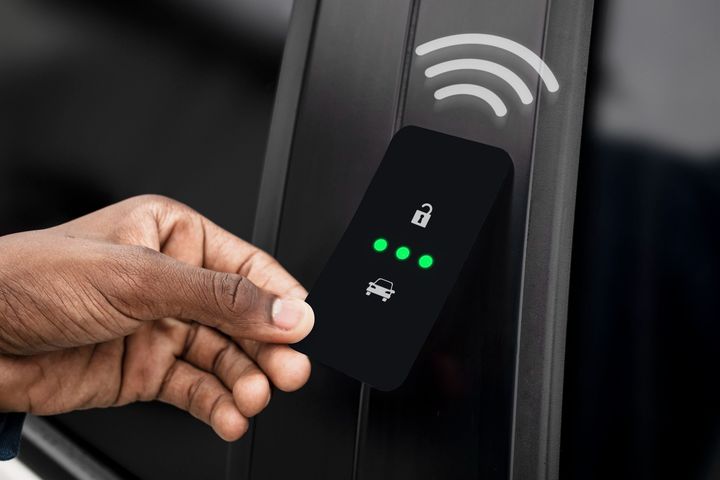 Learn About RFID Technology to Improve Inventory Tracking and Management: Explore Automation Tips, Supply Chain Insights, Asset Monitoring, and Warehouse Management Guide