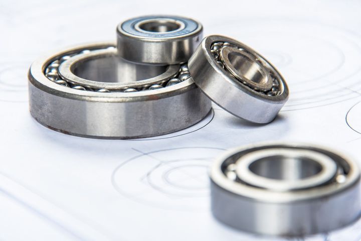 Industrial Ball Bearings Explained: Overview, Lubrication Methods, Tips, and Practical Advice