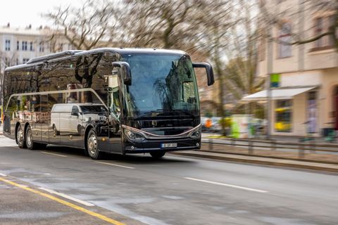 Luxury Bus Rental Guide: Explore Travel Tips, Fleet Insight, Booking Advice, Transportation Options, and Passenger Comfort Details