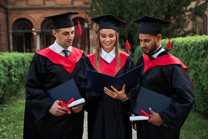 MBA Program Information Guide: Explore Management Courses, Academic Insight, Application Tips, and Professional Development Facts