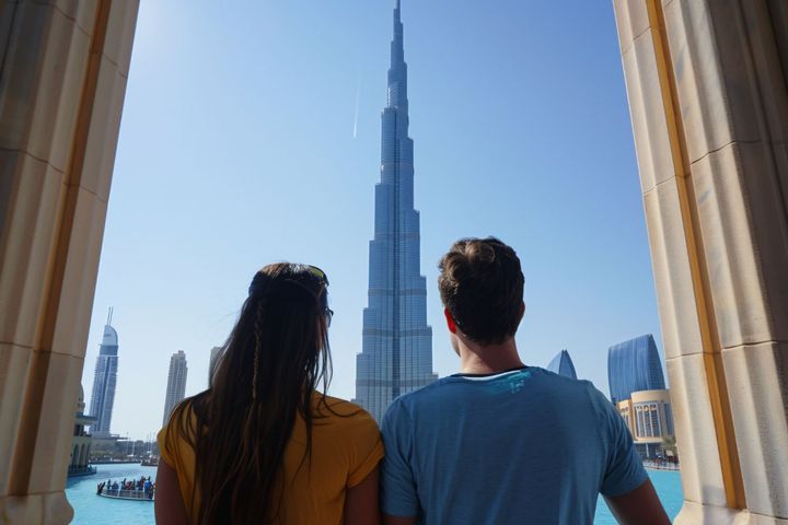 Guide to Burj Khalifa Hotels Dubai: Discover Accommodation Options, Travel Advice, Hotel Amenities, Nearby Attractions, Helpful Information