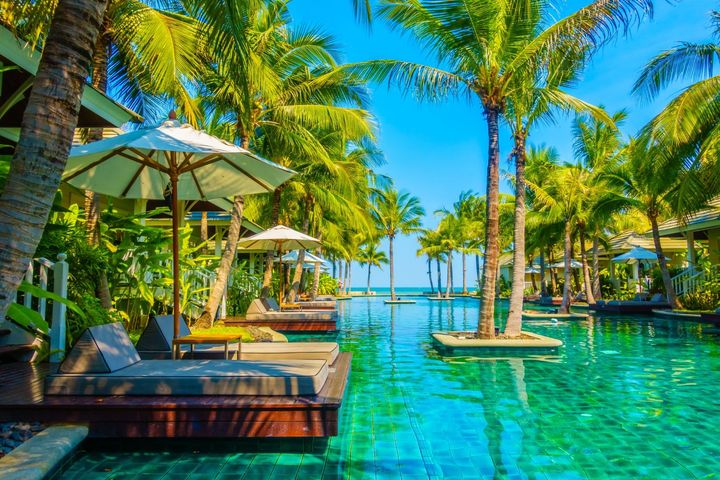 Maldives Overwater and Beachfront Villas Holiday Stay Explained: Learn Luxury Resort, Travel Tips, Tropical Island Insight
