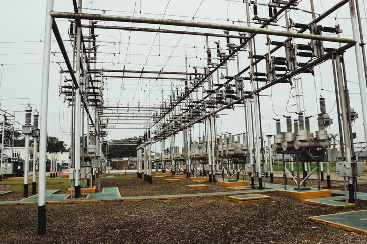 Learn Smart Grids: Guide, Automation Insights, Information, and Resources